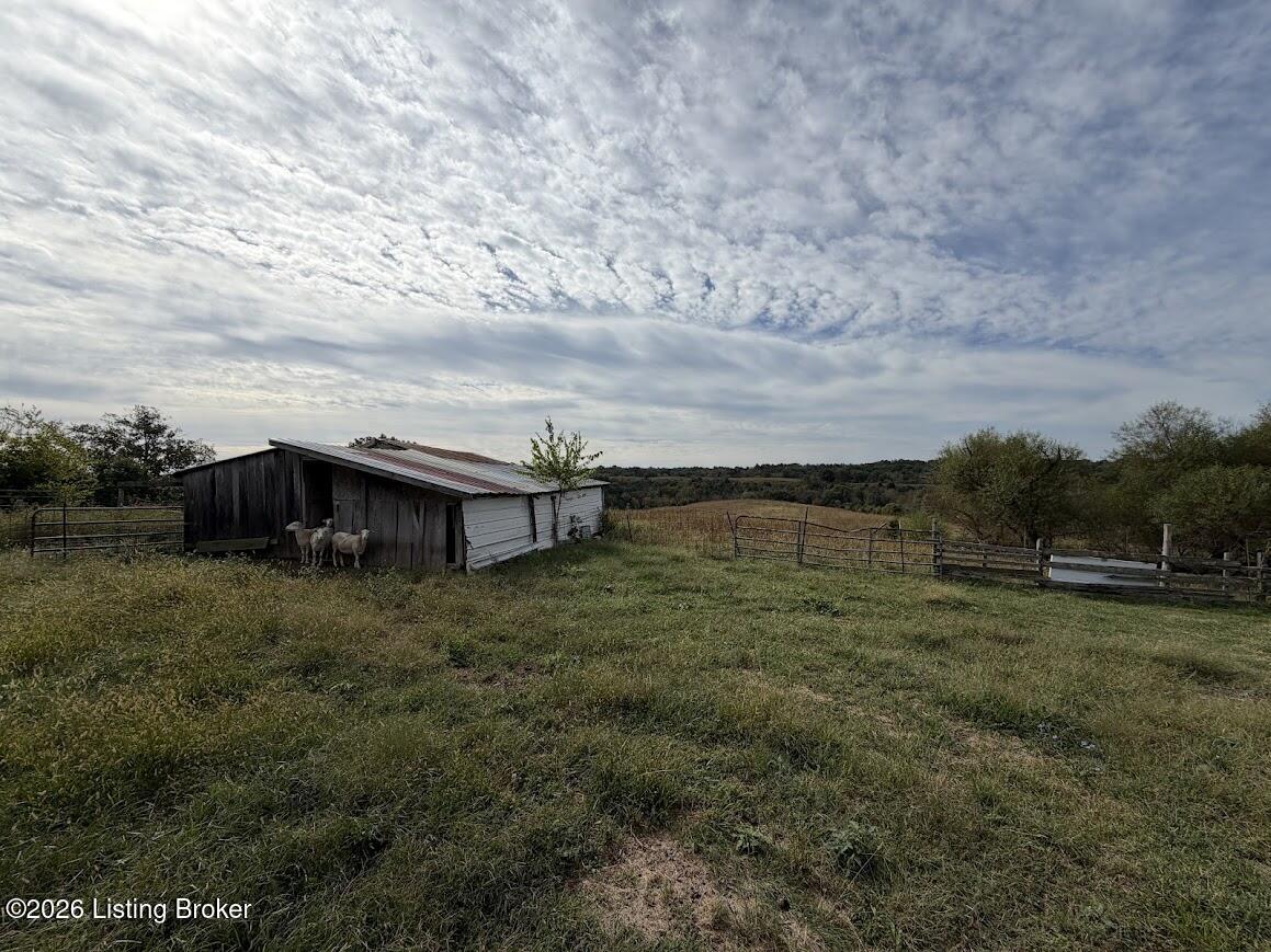 423 Ockerman Road Bloomfield, KY 40008 - Photo 13 of 16 423 Ockerman Barn