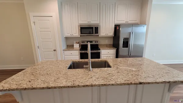 $1,950 | 5631 Emmie Drive, Zachary, LA 70791