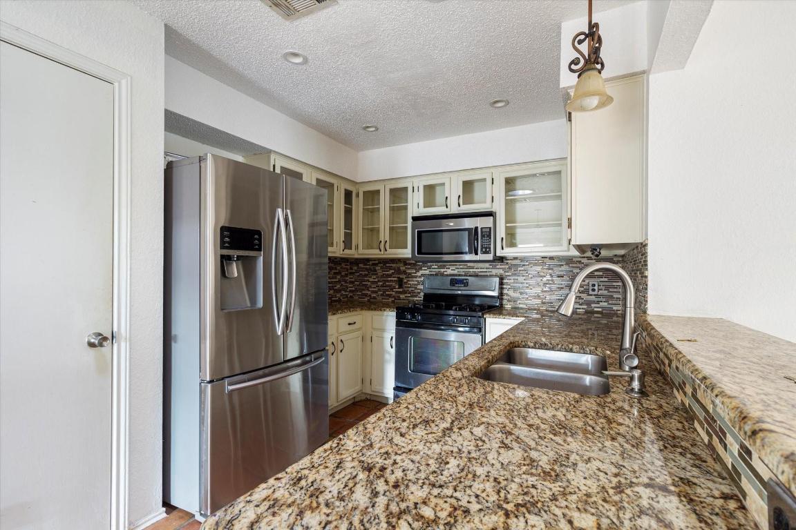 8102 Treehouse Lane Austin, TX 78749 - Photo 6 of 11