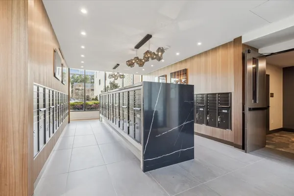 $2,324 | 1 Riva Row, Unit 715, The Woodlands, TX 77380