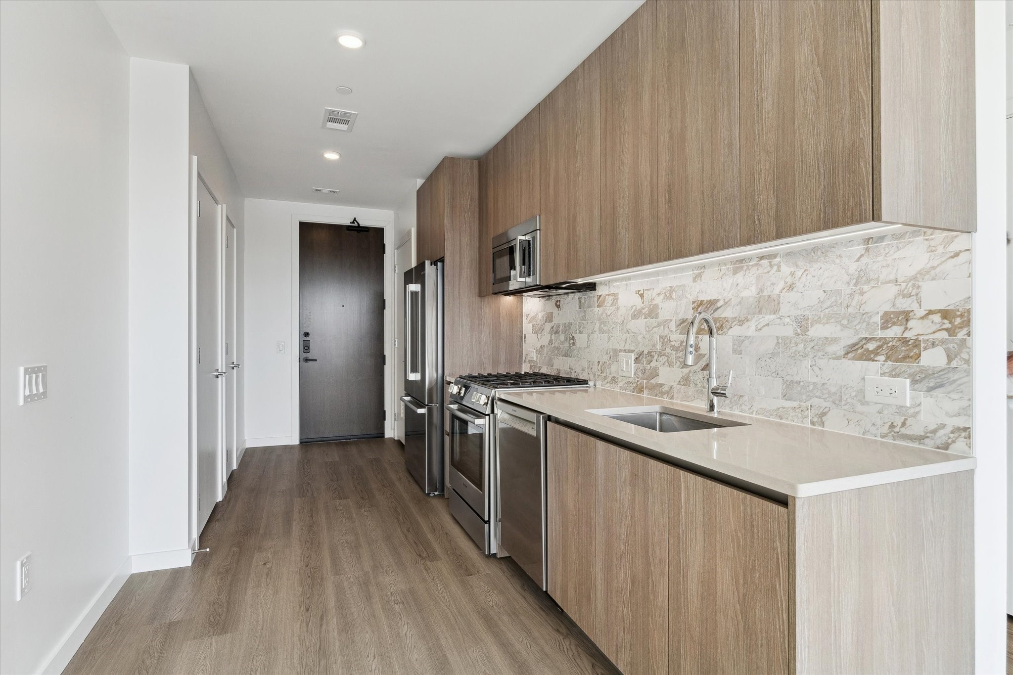 1 Riva Row, Unit 715 Spring, TX 77380 - Photo 4 of 39