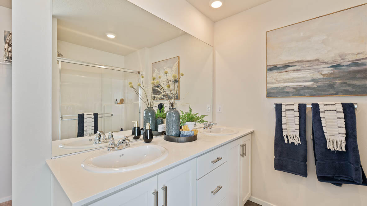 61163 Southeast Splendor Lane Bend, OR 97702 - Photo 30 of 35 030 primary bathroom