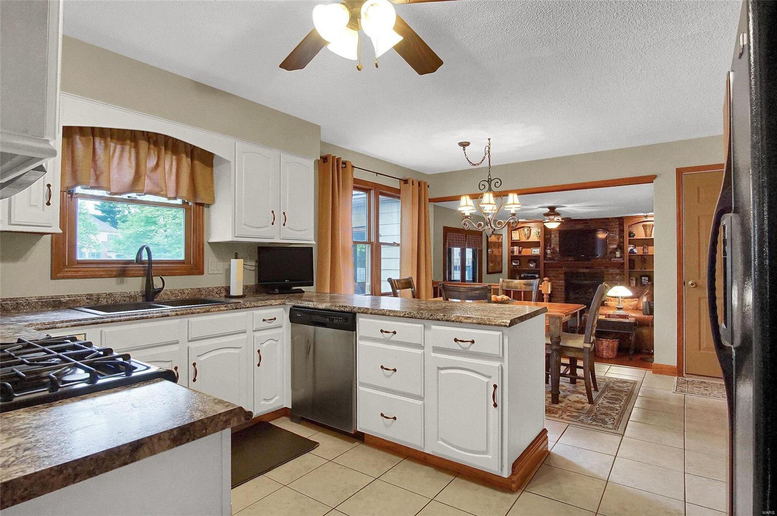 1004 Pine Lake Road Collinsville, IL 62234 - Photo 8 of 25 Gallery Image 8