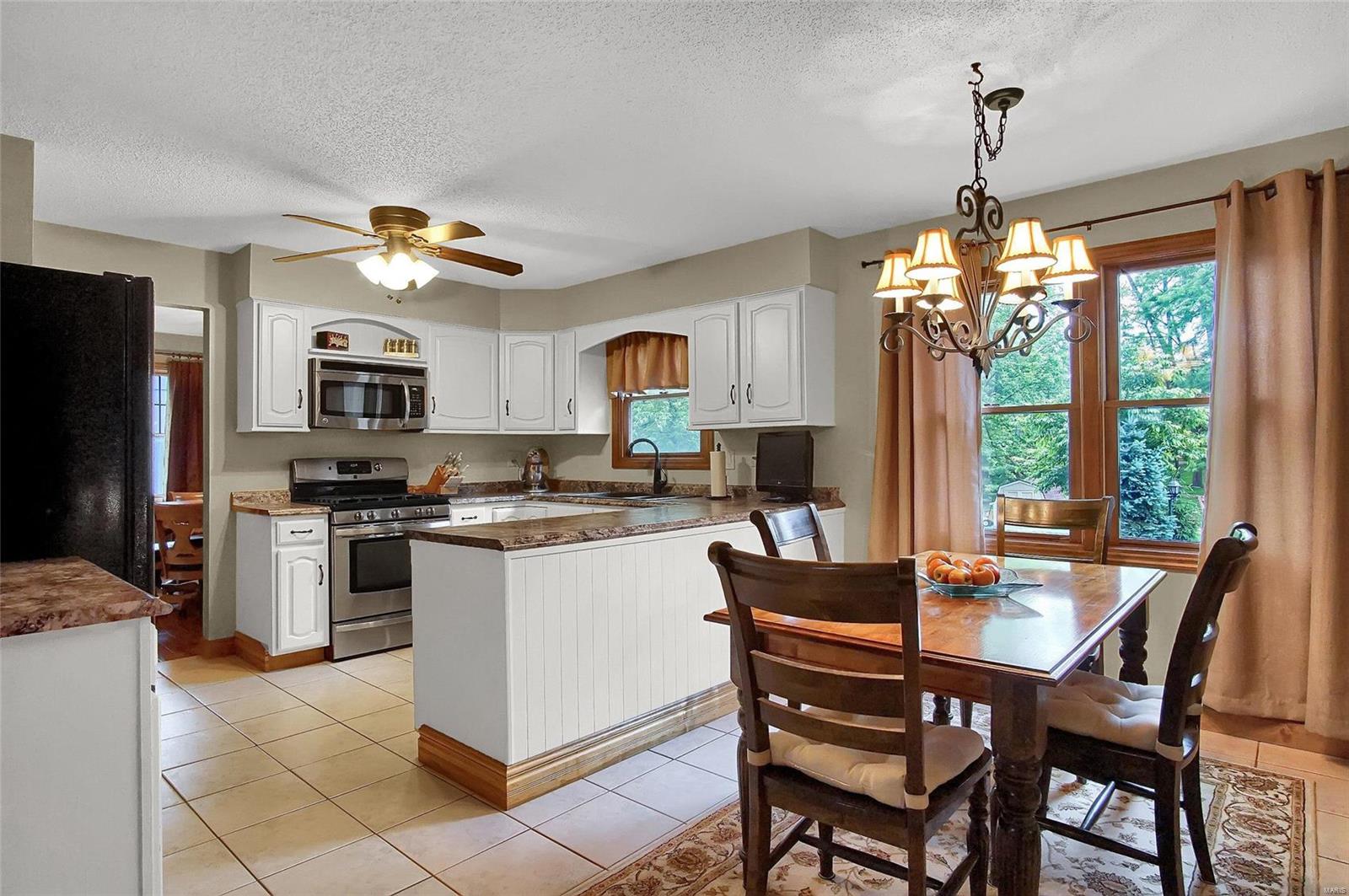 1004 Pine Lake Road Collinsville, IL 62234 - Photo 9 of 25 Gallery Image 9