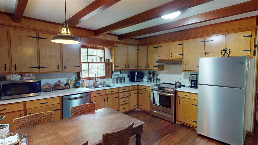 712 Greenhill Road Mount Airy, NC 27030 - Photo 9 of 29