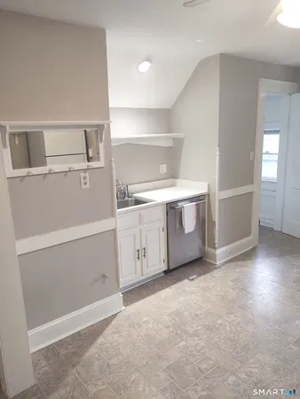 $1,600 | 158 Scofield Avenue, Bridgeport, CT 06605