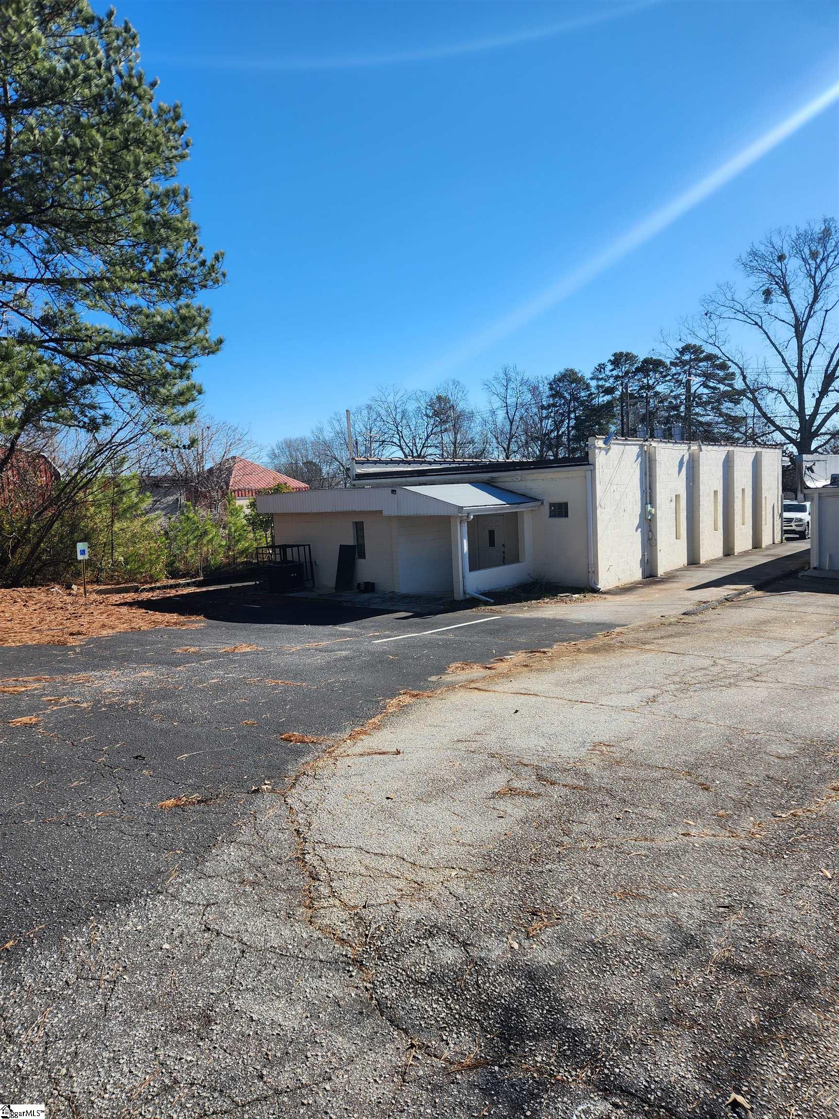 607 East Lee Road Taylors, SC 29687 - Photo 17 of 18 Gallery Image 17