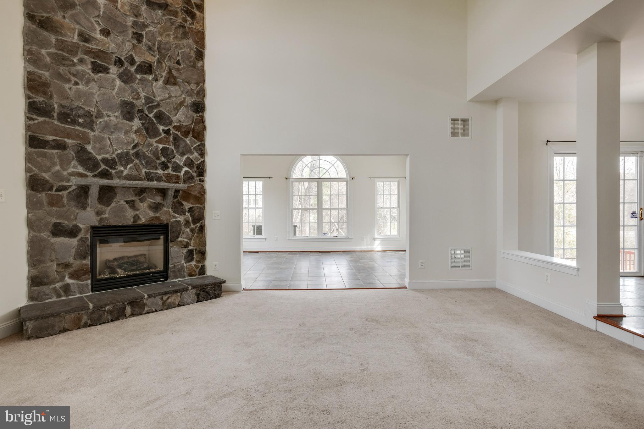 19237 Potomac Crest Drive Triangle, VA 22172 - Photo 11 of 56