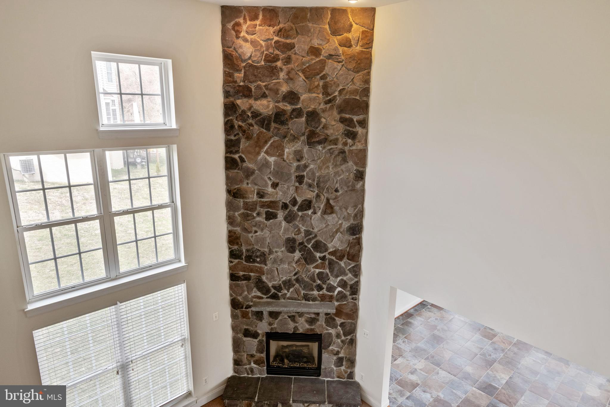 19237 Potomac Crest Drive Triangle, VA 22172 - Photo 12 of 56