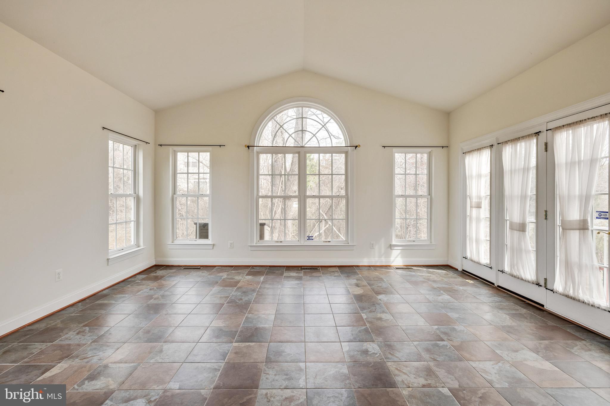 19237 Potomac Crest Drive Triangle, VA 22172 - Photo 14 of 56