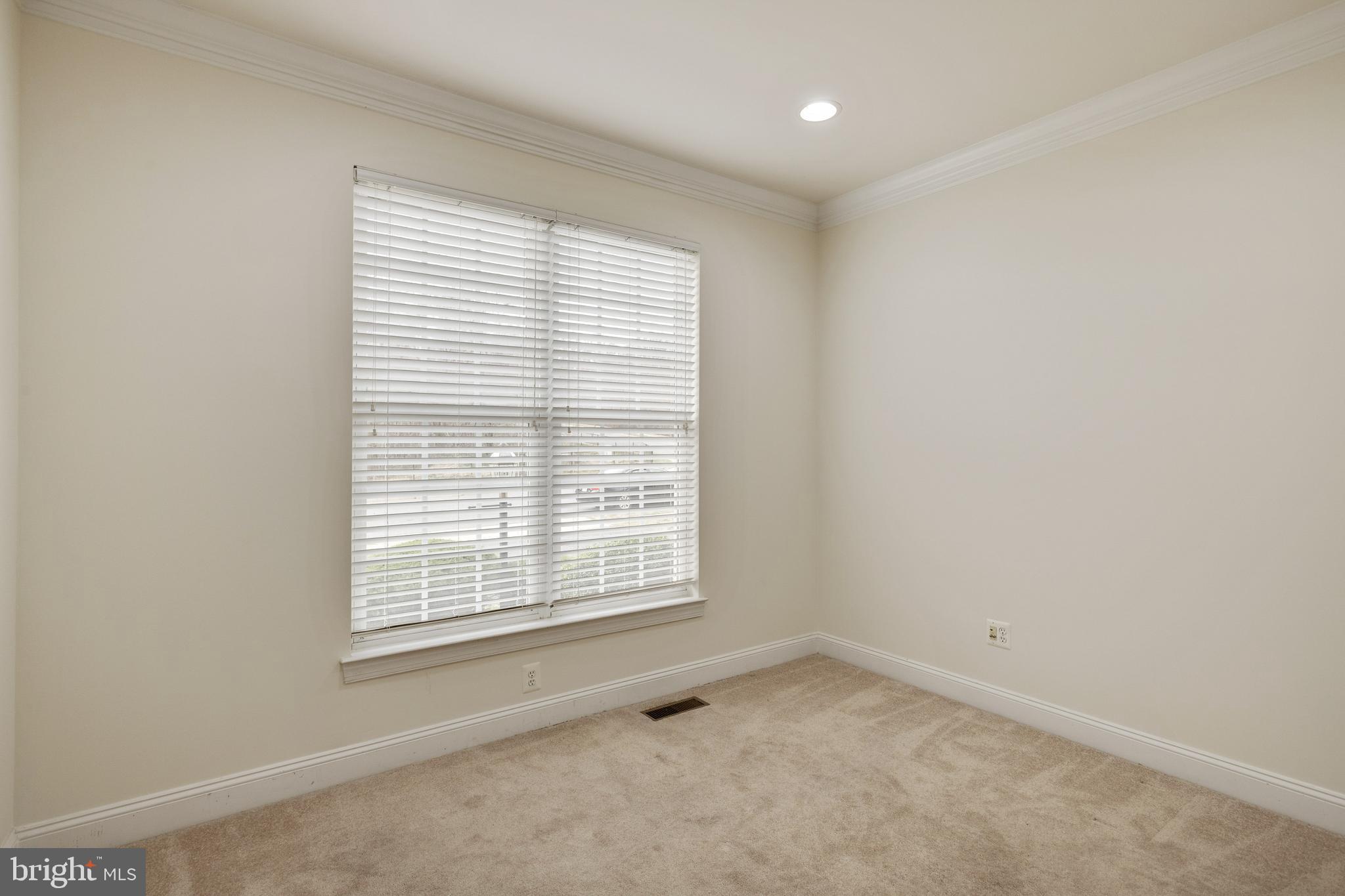 19237 Potomac Crest Drive Triangle, VA 22172 - Photo 17 of 56