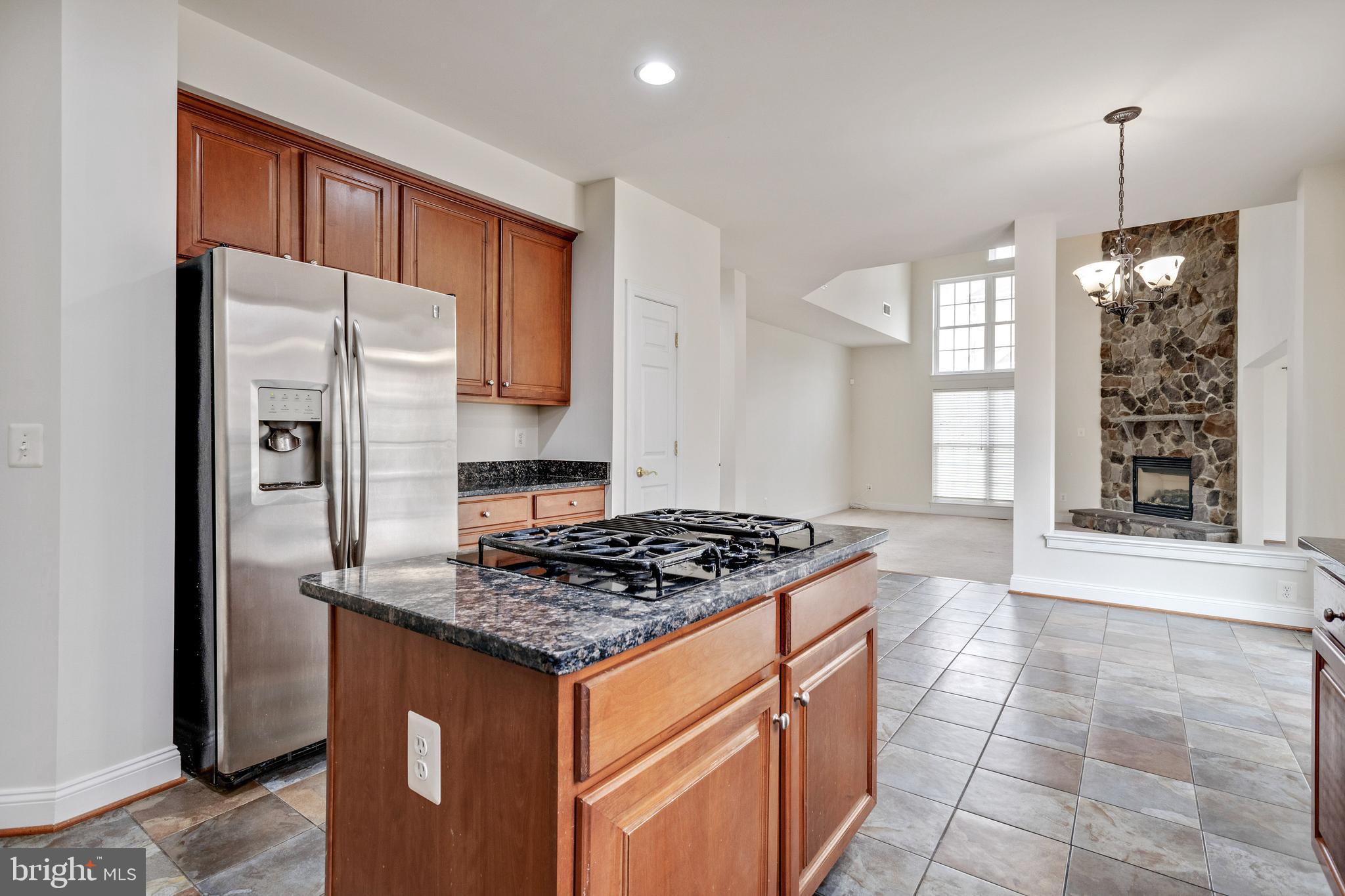 19237 Potomac Crest Drive Triangle, VA 22172 - Photo 7 of 56