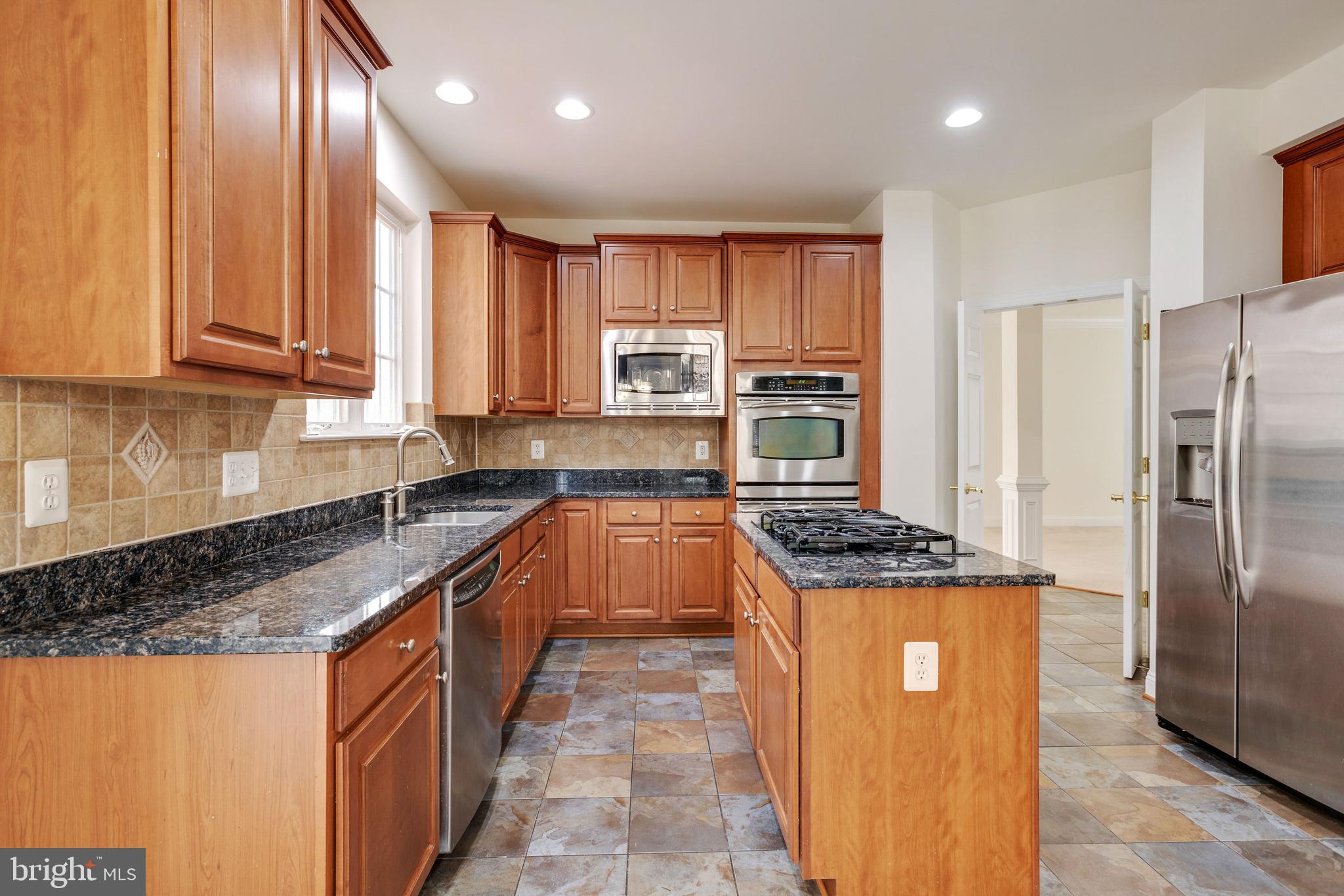 19237 Potomac Crest Drive Triangle, VA 22172 - Photo 8 of 56