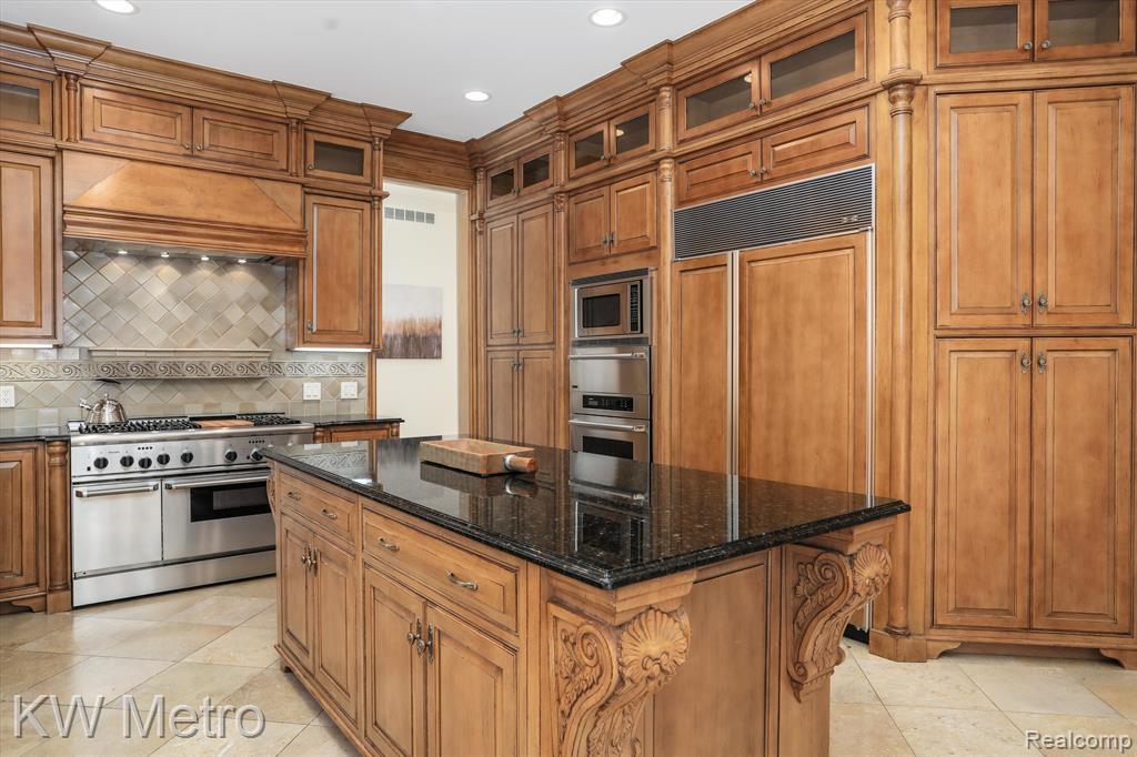 1553 Scenic Hollow Rochester, MI 48306 - Photo 13 of 65
