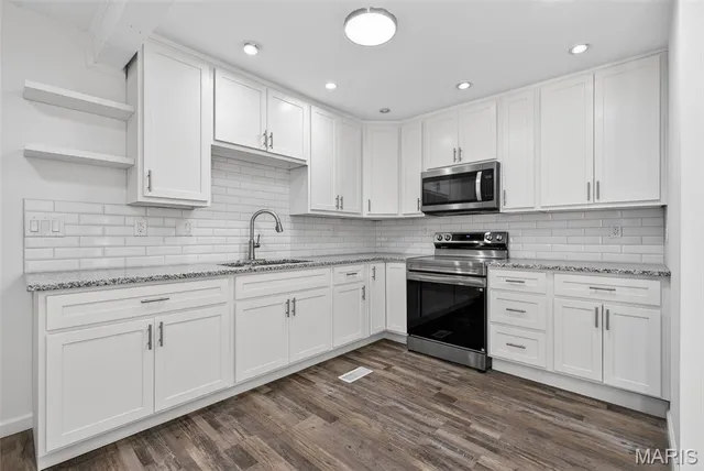 $325,000 | 6666 Deerwood Drive, Cedar Hill, MO 63016