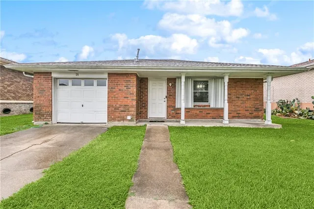 $229,000 | 21 Holy Cross Place, Kenner, LA 70065