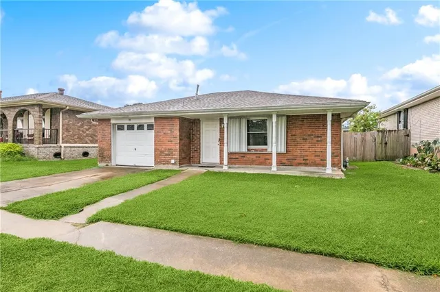 $229,000 | 21 Holy Cross Place, Kenner, LA 70065