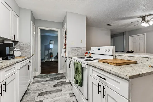 $229,000 | 21 Holy Cross Place, Kenner, LA 70065