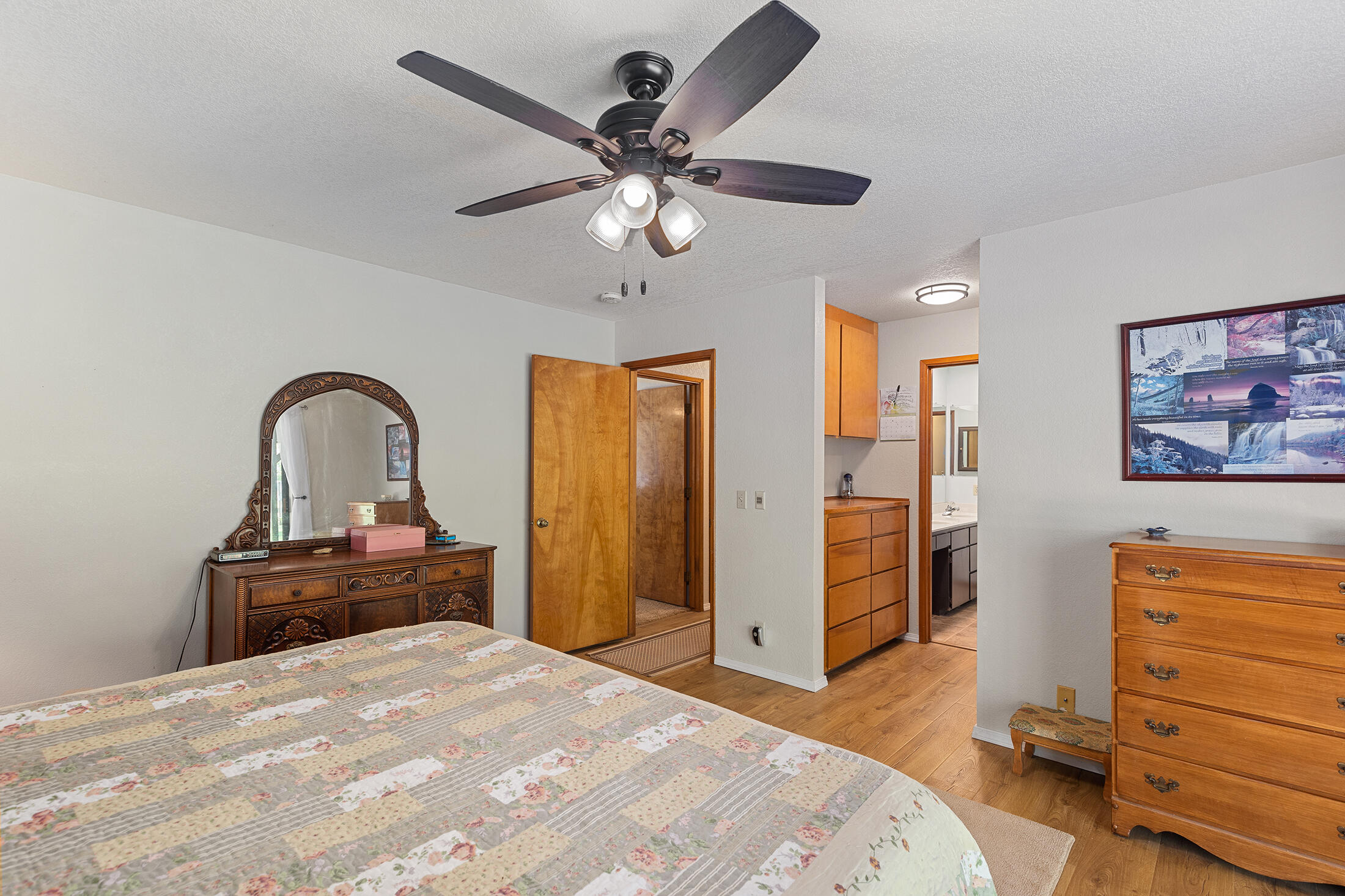 4161 Takilma Road Cave Junction, OR 97523 - Photo 16 of 74 Main Suite