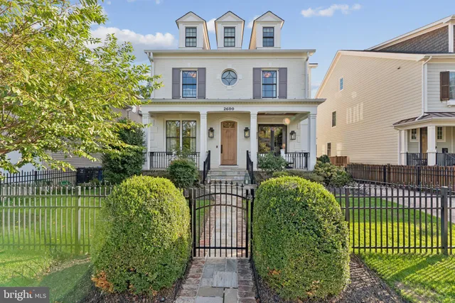 $3,500,000 | 2600 12th Street North, Arlington, VA 22201