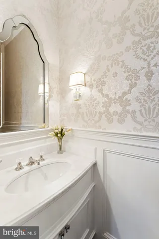 $3,500,000 | 2600 12th Street North, Arlington, VA 22201