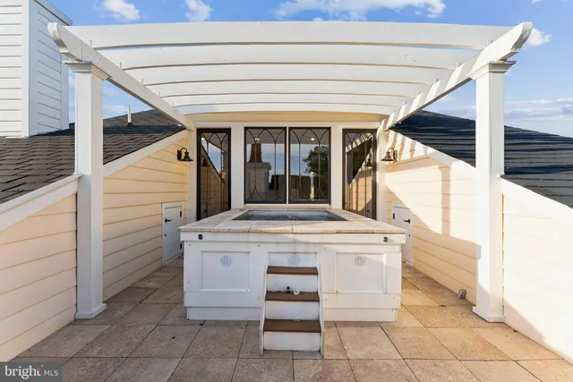 $3,500,000 | 2600 12th Street North, Arlington, VA 22201