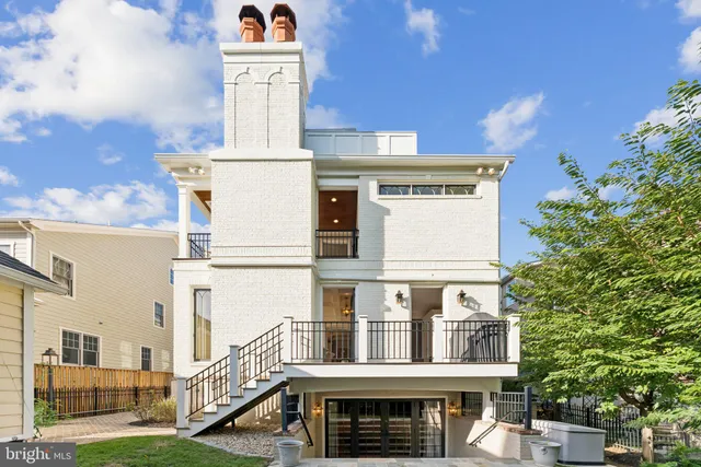 $3,500,000 | 2600 12th Street North, Arlington, VA 22201