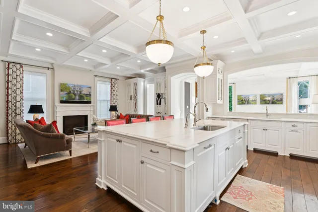 $3,500,000 | 2600 12th Street North, Arlington, VA 22201