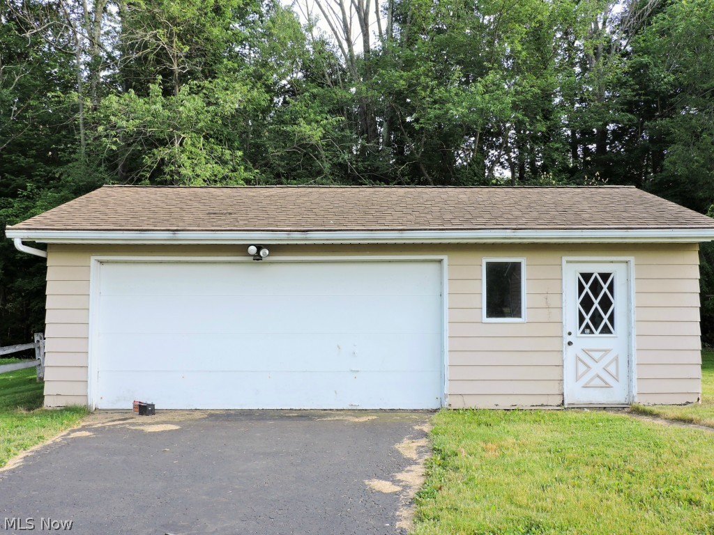 42165 Butternut Ridge Road Elyria, OH 44035 - Photo 17 of 20 3 car detached garage