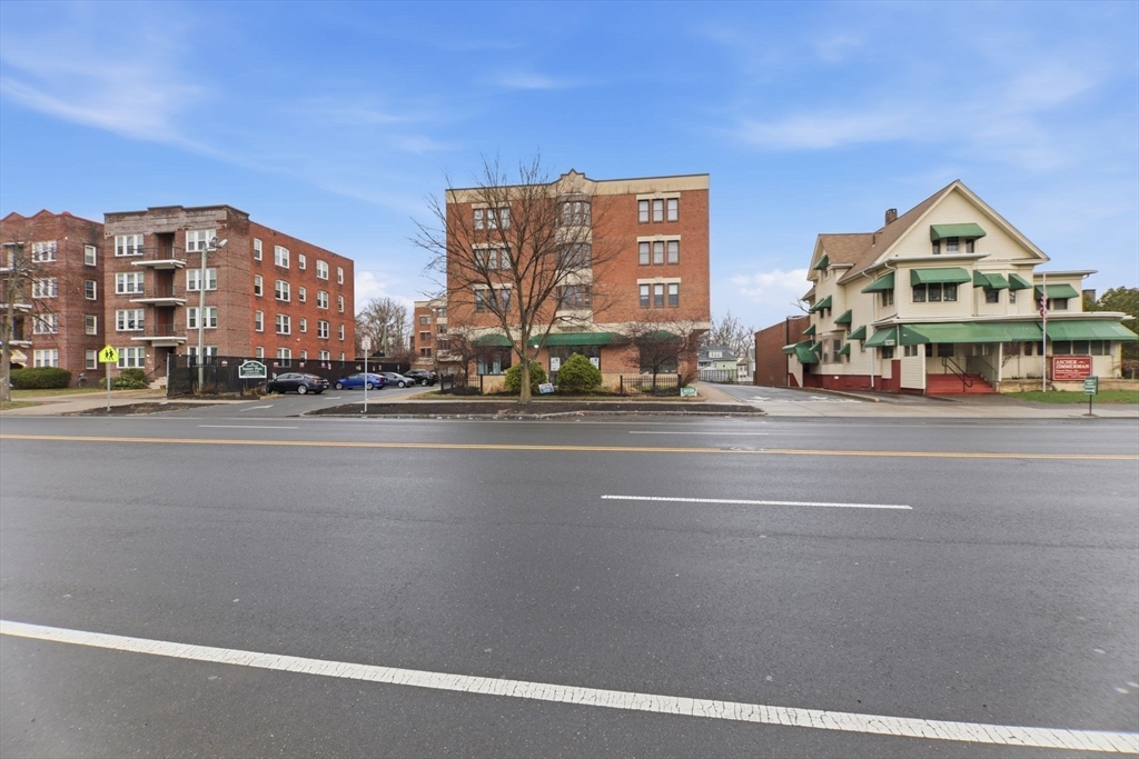 34 Sumner Avenue, Unit 210 Springfield, MA 01108 - Photo 3 of 25 Gallery Image 3