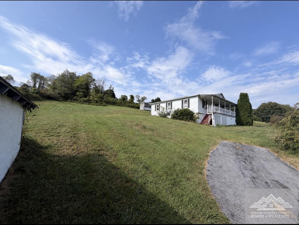 3926 Sandlick Road Bluefield, WV 24701 - Photo 3 of 44 Gallery Image 3
