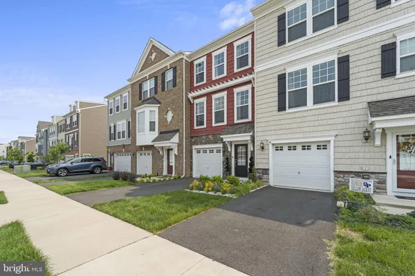 $550,000 | 10637 Hinton Way, Manassas, VA 20112
