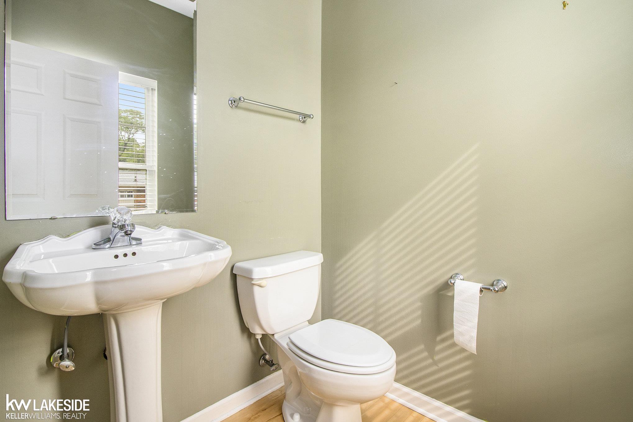 2662 Crooks Road Royal Oak, MI 48073 - Photo 13 of 29 50112435-12.JPG