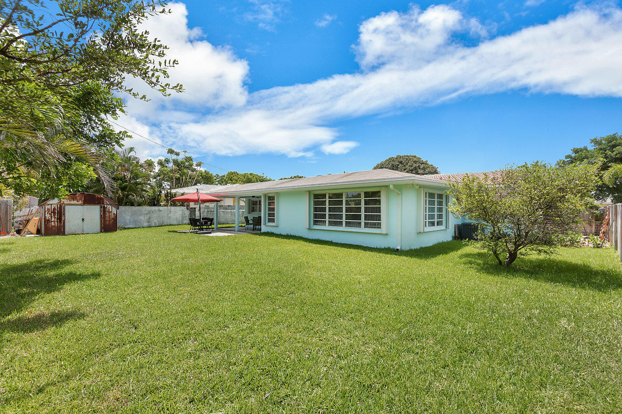 445 Northeast 37th Street Boca Raton, FL 33431 - Photo 28 of 28 Yard