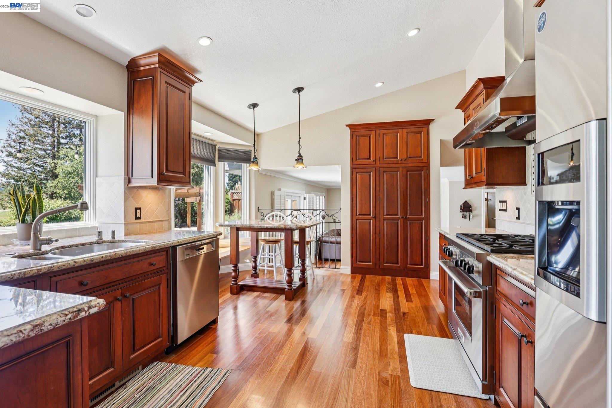 1095 Canyon Hills Road San Ramon, CA 94582 - Photo 13 of 68