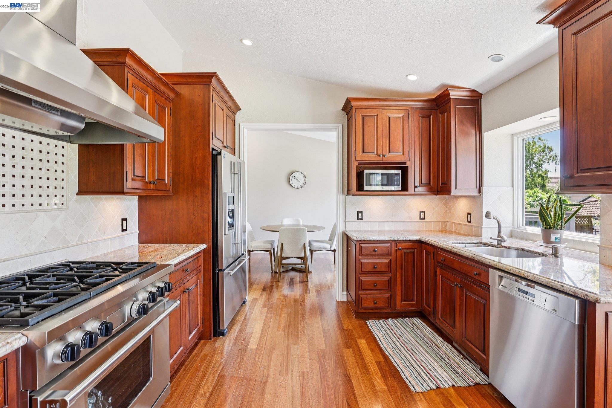 1095 Canyon Hills Road San Ramon, CA 94582 - Photo 15 of 68