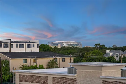 $1,299,000 | 20 Crain Sq Boulevard, Houston, TX 77025