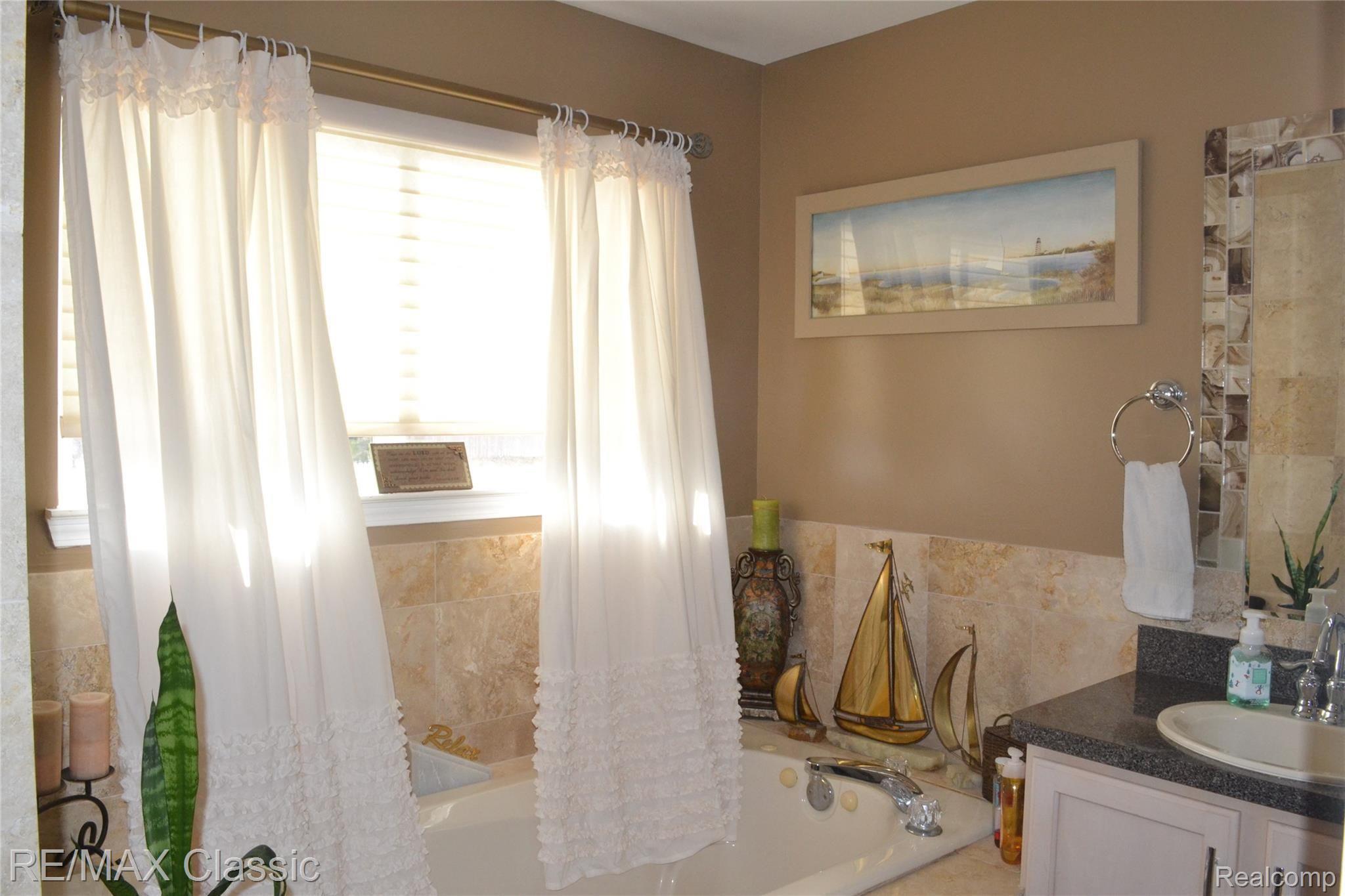 3001 East Commerce Road Commerce Township, MI 48382 - Photo 25 of 39 Master Bath