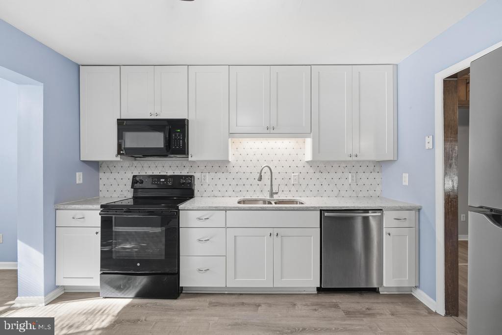 1326 Perrys Corner Road Grasonville, MD 21638 - Photo 16 of 35 a kitchen with stainless steel appliances a stove and a sink