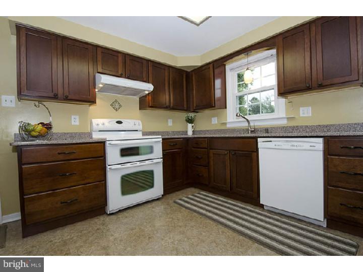 59 West Orvilla Road Hatfield, PA 19440 - Photo 4 of 18 Kitchen