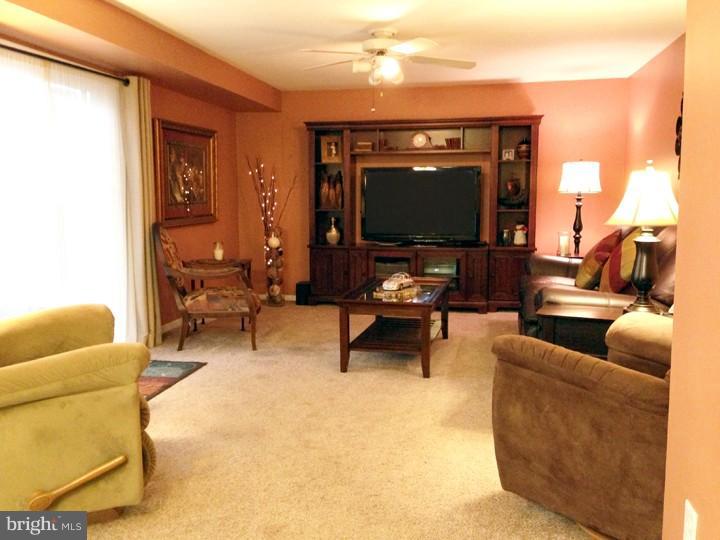 59 West Orvilla Road Hatfield, PA 19440 - Photo 7 of 18 Living Room