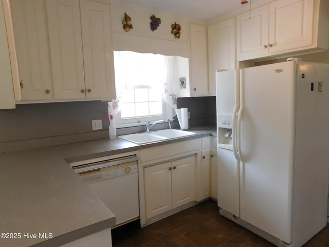 $2,200 | 509 West Wilson Creek Drive, Trent Woods, NC 28562