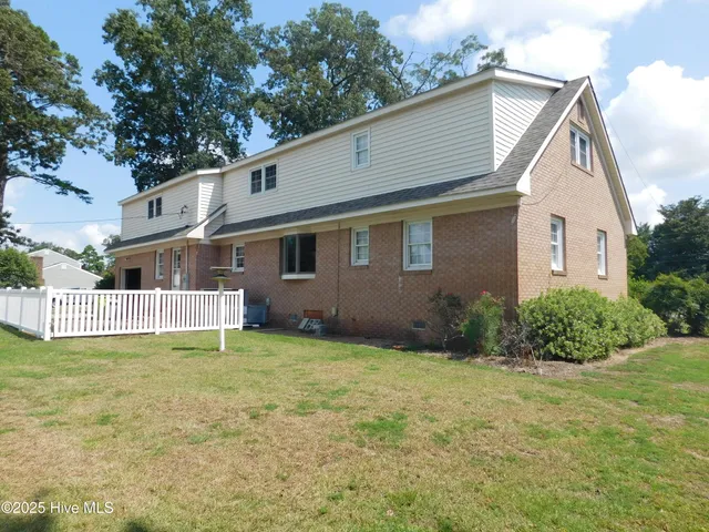 $2,200 | 509 West Wilson Creek Drive, Trent Woods, NC 28562