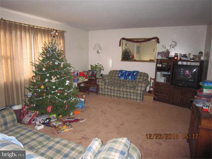 14 Richter Road Tabernacle, NJ 08088 - Photo 3 of 10 Living Room