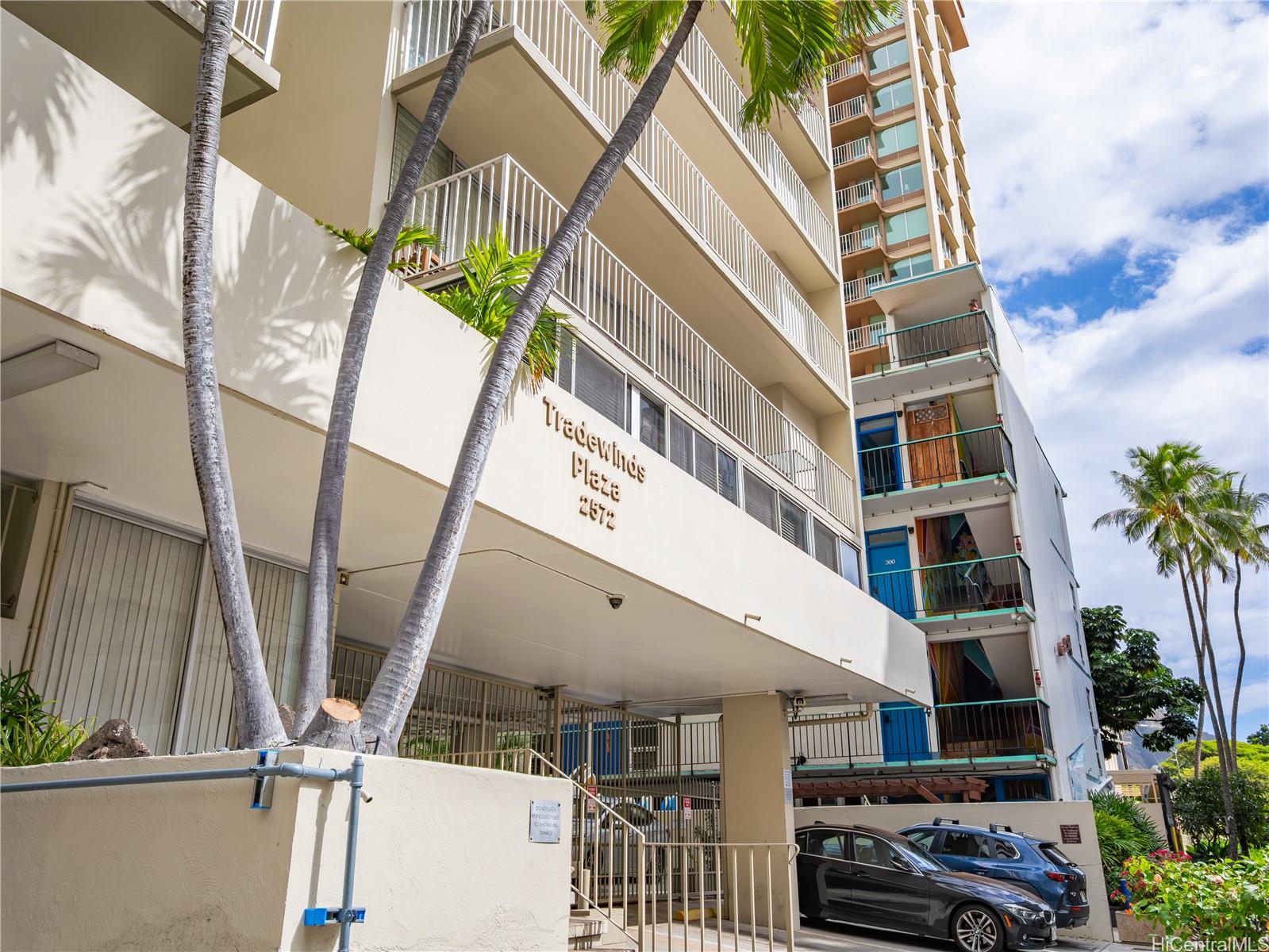 2572 Lemon Road, Unit 610 Honolulu, HI 96815 - Photo 22 of 24 a view of front door and small yard