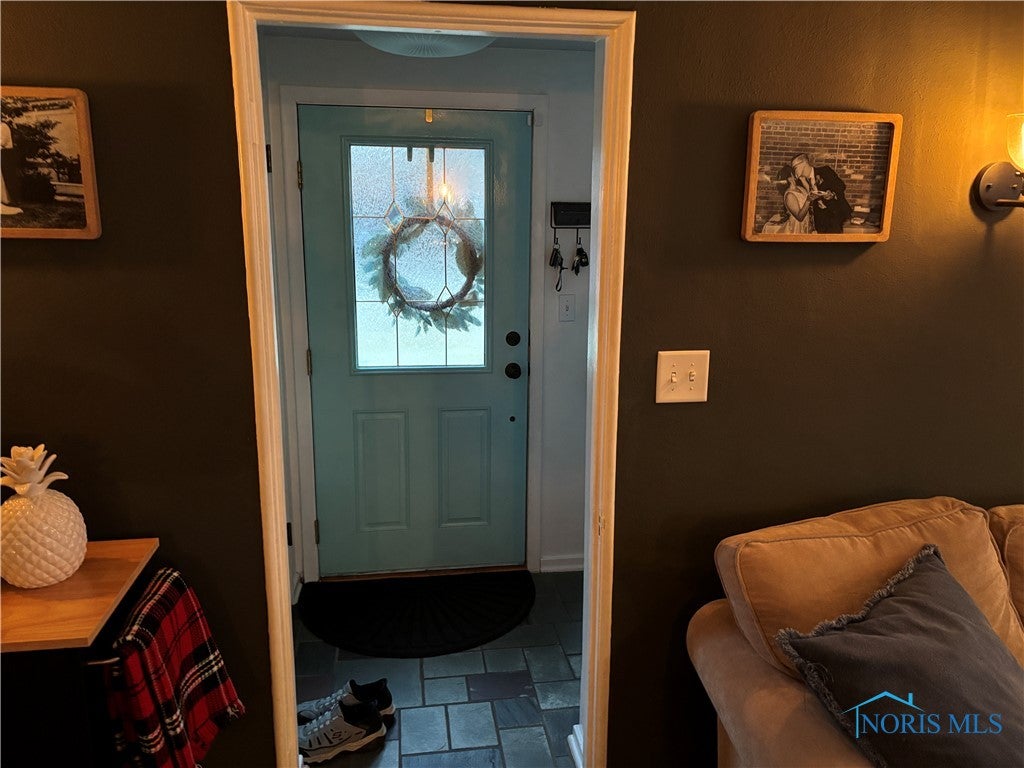 3437 Goddard Road Toledo, OH 43606 - Photo 3 of 38 Entry