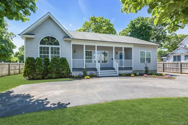 $749,990 | 2 Lincoln Avenue, Islip Terrace, NY 11752