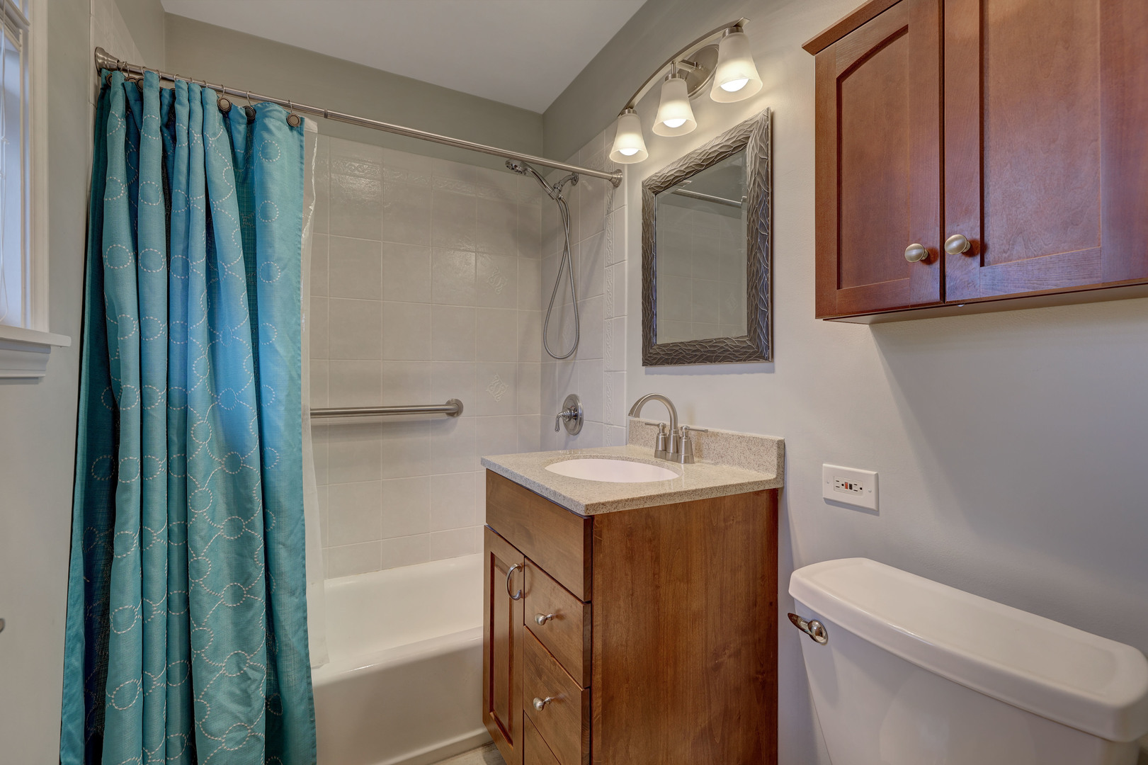 2026 Irwin Avenue Park Ridge, IL 60068 - Photo 20 of 39 a bathroom with a toilet a sink a vanity and mirror