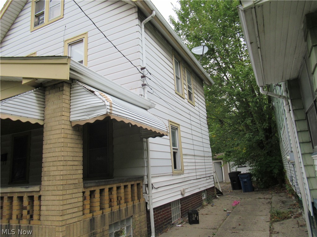 839 London Road Cleveland, OH 44110 - Photo 1 of 35