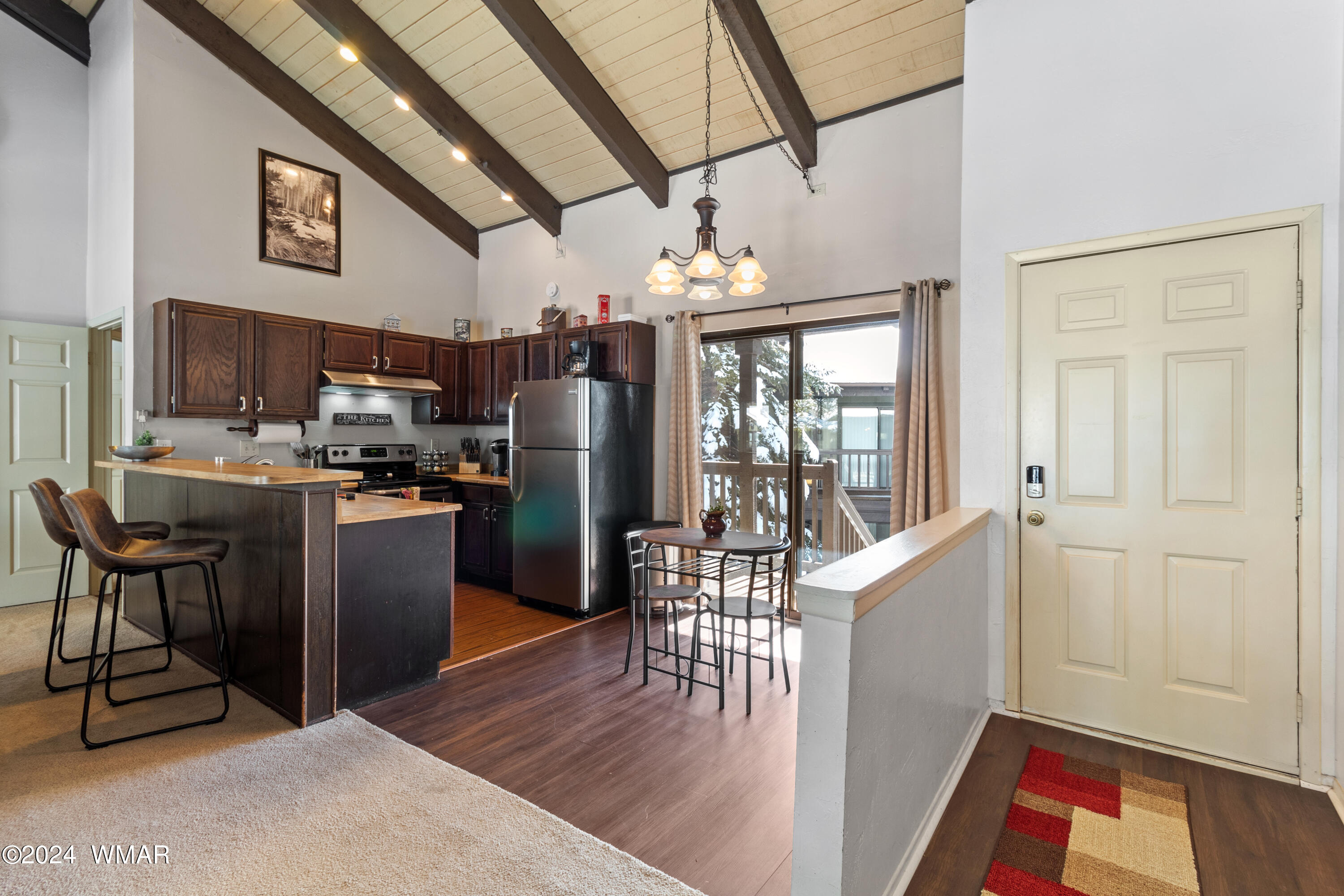 Kitchen with Breakfast Bar